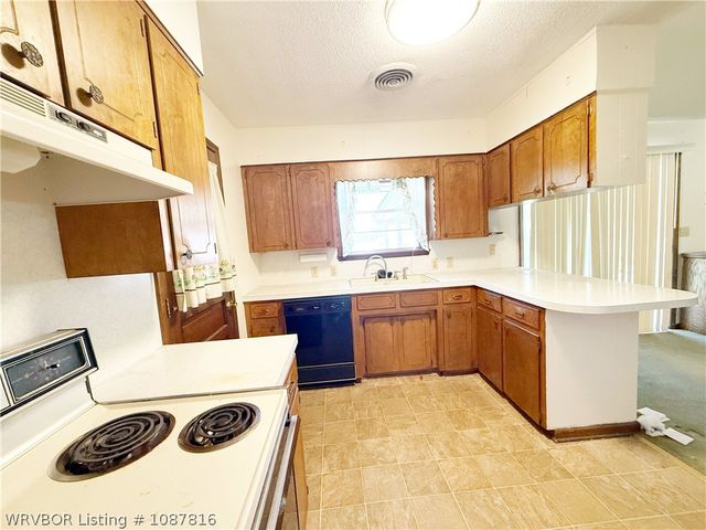 1707 Fryar Drive, Sallisaw, OK 74955