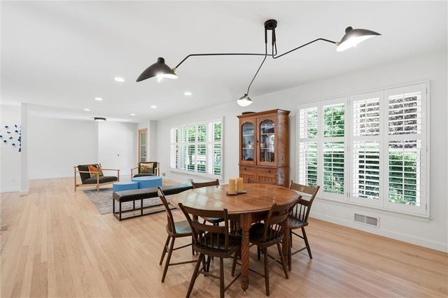9821 Pembroke Lane, Leawood, KS 66206