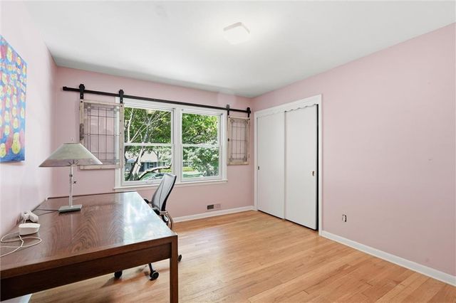 9821 Pembroke Lane, Leawood, KS 66206