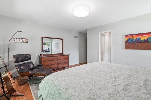 9821 Pembroke Lane, Leawood, KS 66206