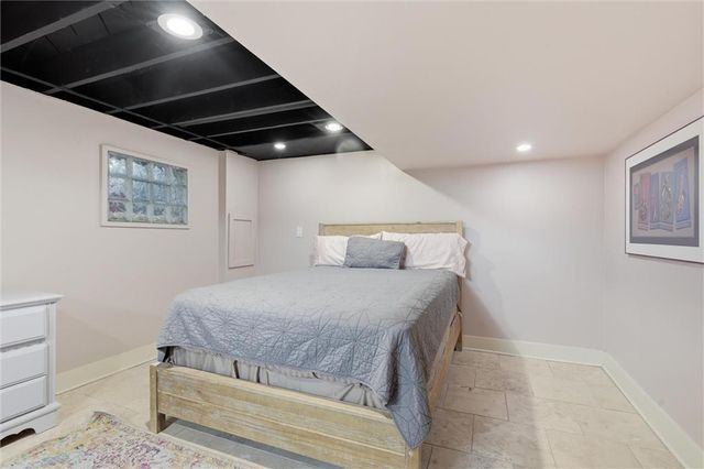 9821 Pembroke Lane, Leawood, KS 66206