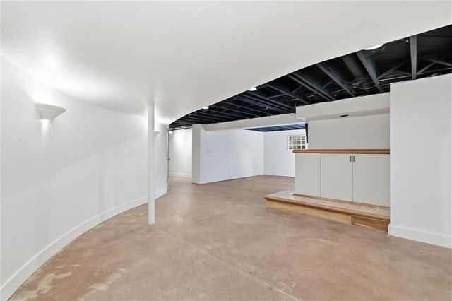 9821 Pembroke Lane, Leawood, KS 66206