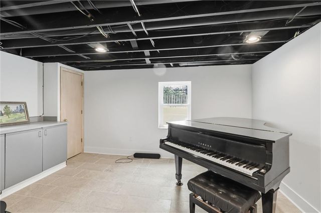 9821 Pembroke Lane, Leawood, KS 66206