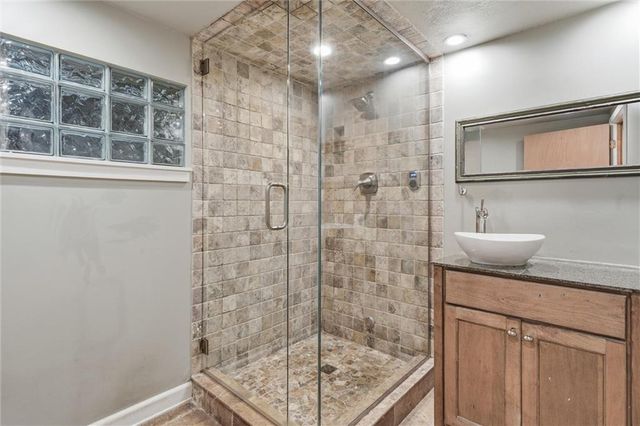 9821 Pembroke Lane, Leawood, KS 66206