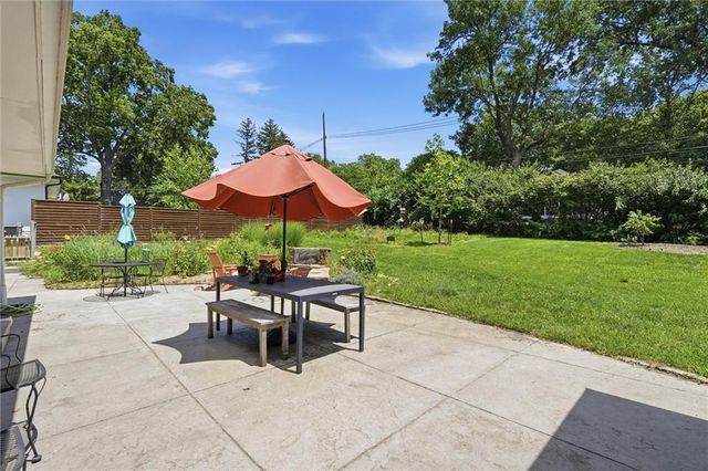 9821 Pembroke Lane, Leawood, KS 66206