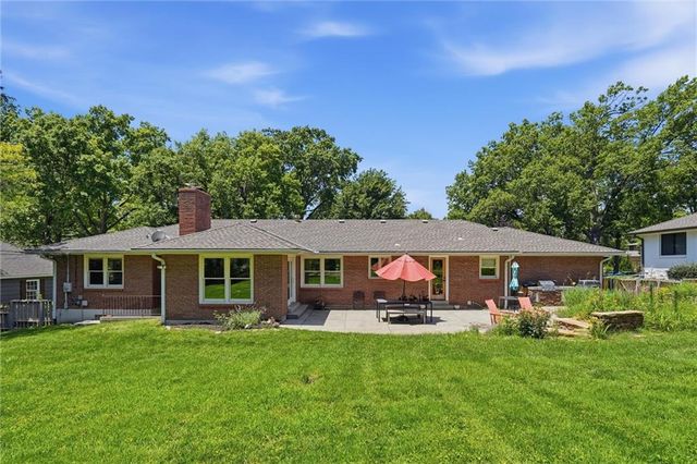 9821 Pembroke Lane, Leawood, KS 66206