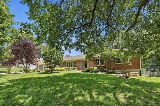 9821 Pembroke Lane, Leawood, KS 66206