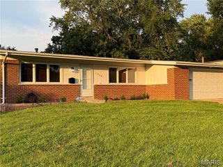 1400 Paddock Drive, Florissant, MO 63033
