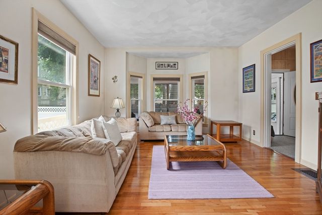 8A 3rd St, Medford, MA 02155