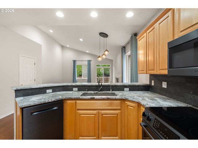 2136 Ne 52ND Ave, Hillsboro, OR 97124