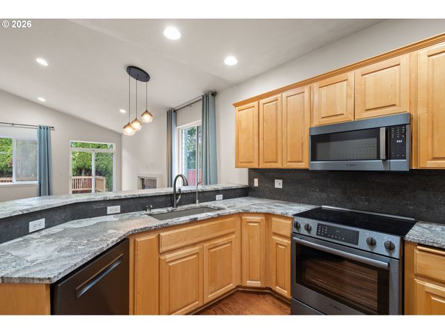 2136 Ne 52ND Ave, Hillsboro, OR 97124