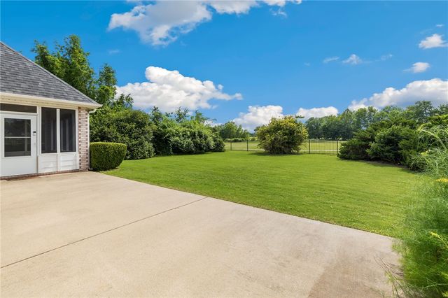2005 Cherry Hills Drive, Fayetteville, AR 72701