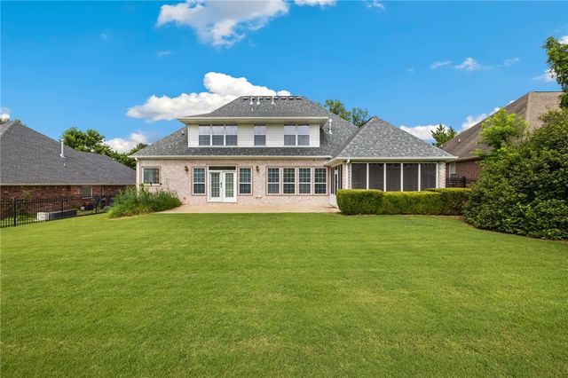 2005 Cherry Hills Drive, Fayetteville, AR 72701