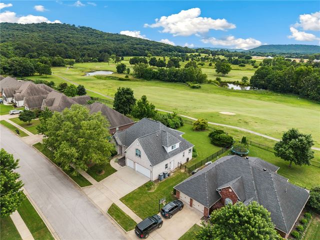 2005 Cherry Hills Drive, Fayetteville, AR 72701