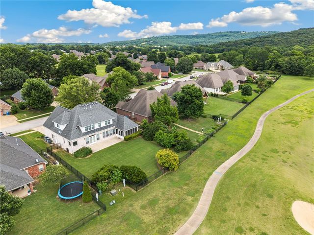 2005 Cherry Hills Drive, Fayetteville, AR 72701