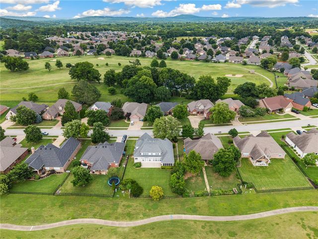 2005 Cherry Hills Drive, Fayetteville, AR 72701