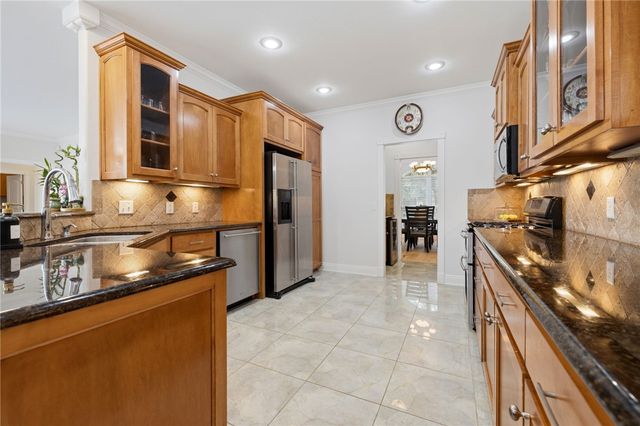 2005 Cherry Hills Drive, Fayetteville, AR 72701