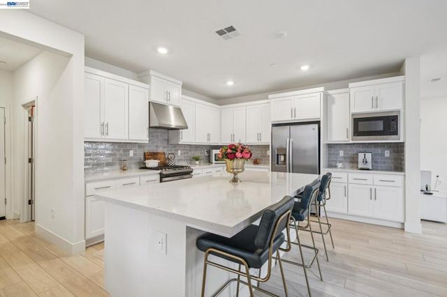 37231 Sand Bar Place, Newark, CA 94560