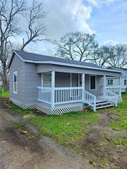 516 Hurst Street, Angleton, TX 77515