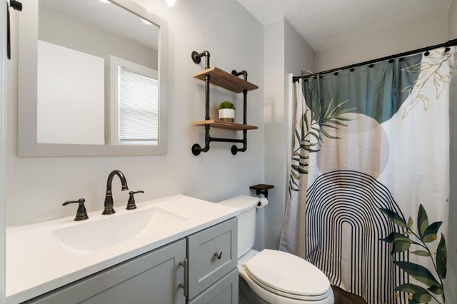 6247 Mountie Way, Jackson, MI 49201