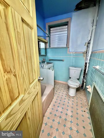 1627 S 8TH ST, Philadelphia, PA 19148