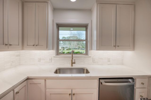 515 Range Road, Palestine, TX 75801