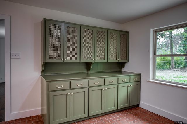 515 Range Road, Palestine, TX 75801