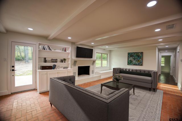 515 Range Road, Palestine, TX 75801