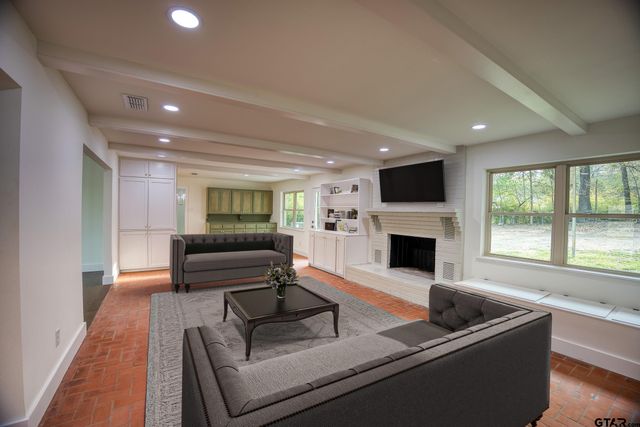 515 Range Road, Palestine, TX 75801