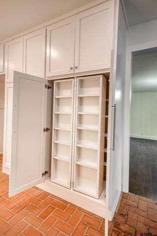 515 Range Road, Palestine, TX 75801