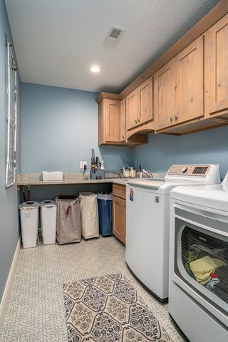 262 Ann Avenue, Bettendorf, IA 52722