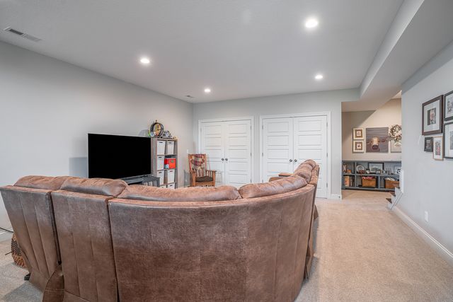 262 Ann Avenue, Bettendorf, IA 52722
