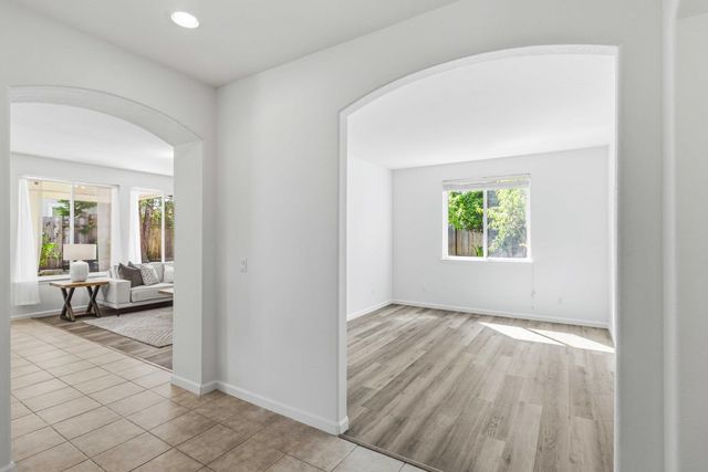 401 MOUNT DARWIN Ct, Roseville, CA 95747