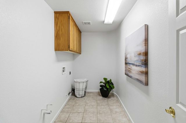 401 MOUNT DARWIN Ct, Roseville, CA 95747
