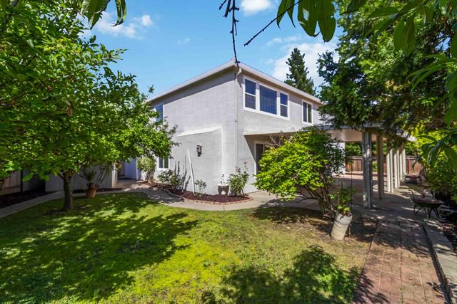 401 MOUNT DARWIN Ct, Roseville, CA 95747