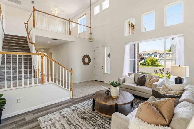 401 MOUNT DARWIN Ct, Roseville, CA 95747