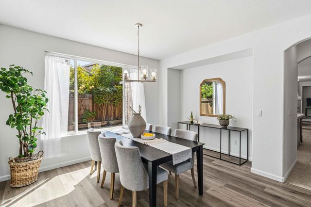 401 MOUNT DARWIN Ct, Roseville, CA 95747