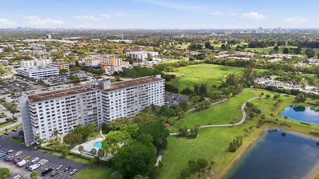 3800 Hillcrest Drive 310, Hollywood, FL 33021