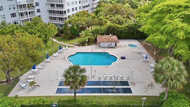 3800 Hillcrest Drive 310, Hollywood, FL 33021