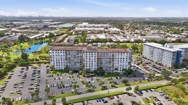 3800 Hillcrest Drive 310, Hollywood, FL 33021