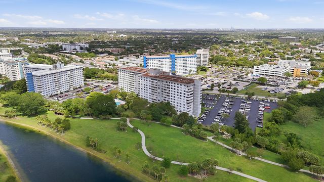 3800 Hillcrest Drive 310, Hollywood, FL 33021