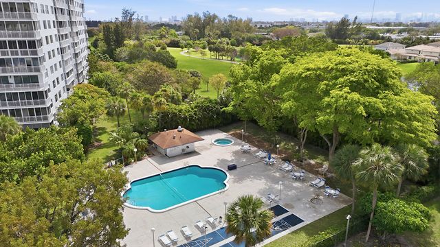 3800 Hillcrest Drive 310, Hollywood, FL 33021