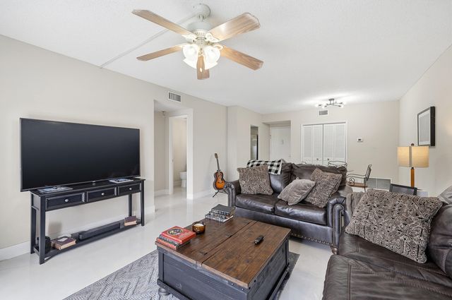 3800 Hillcrest Drive 310, Hollywood, FL 33021