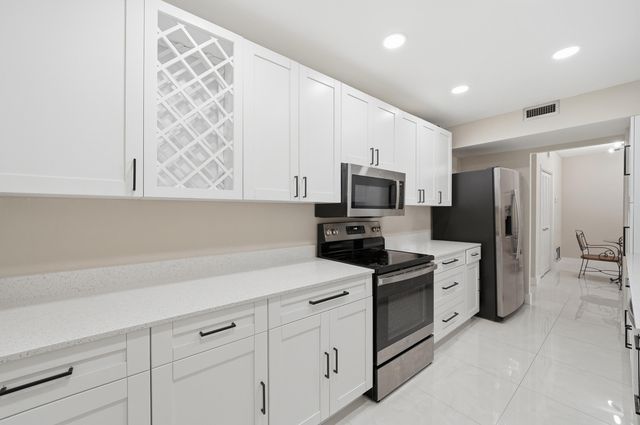 3800 Hillcrest Drive 310, Hollywood, FL 33021