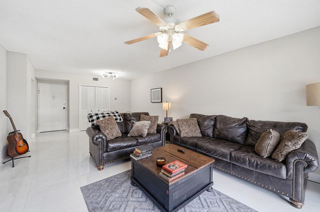 3800 Hillcrest Drive 310, Hollywood, FL 33021