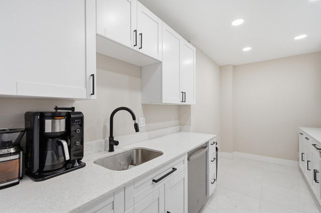 3800 Hillcrest Drive 310, Hollywood, FL 33021