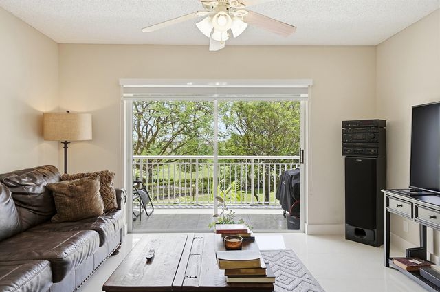 3800 Hillcrest Drive 310, Hollywood, FL 33021