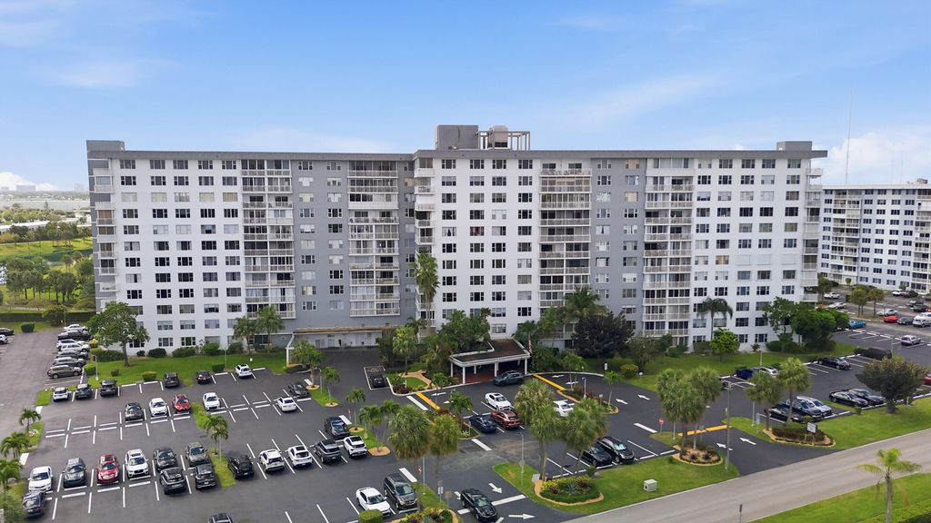 3800 Hillcrest Drive 310, Hollywood, FL 33021