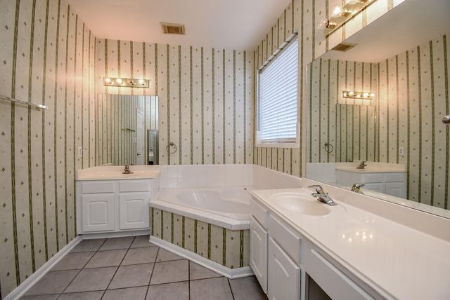 2719 Mossy Log Court, Houston, TX 77084