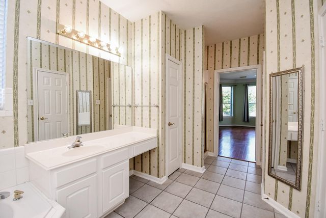 2719 Mossy Log Court, Houston, TX 77084